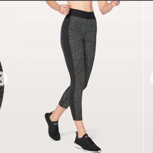 NWT Lululemon Box It Out Tight, 4, Night View